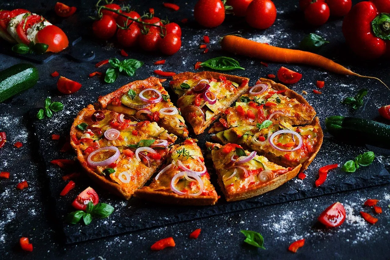 Pizza Margherita frisch aus dem Ofen